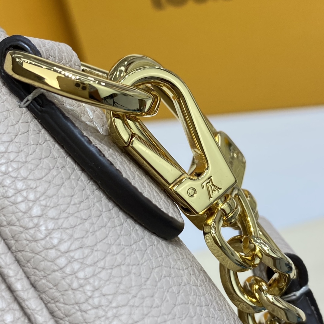 Louis Vuitton LOCKME TENDER Shoudler Bag M58554 Greige